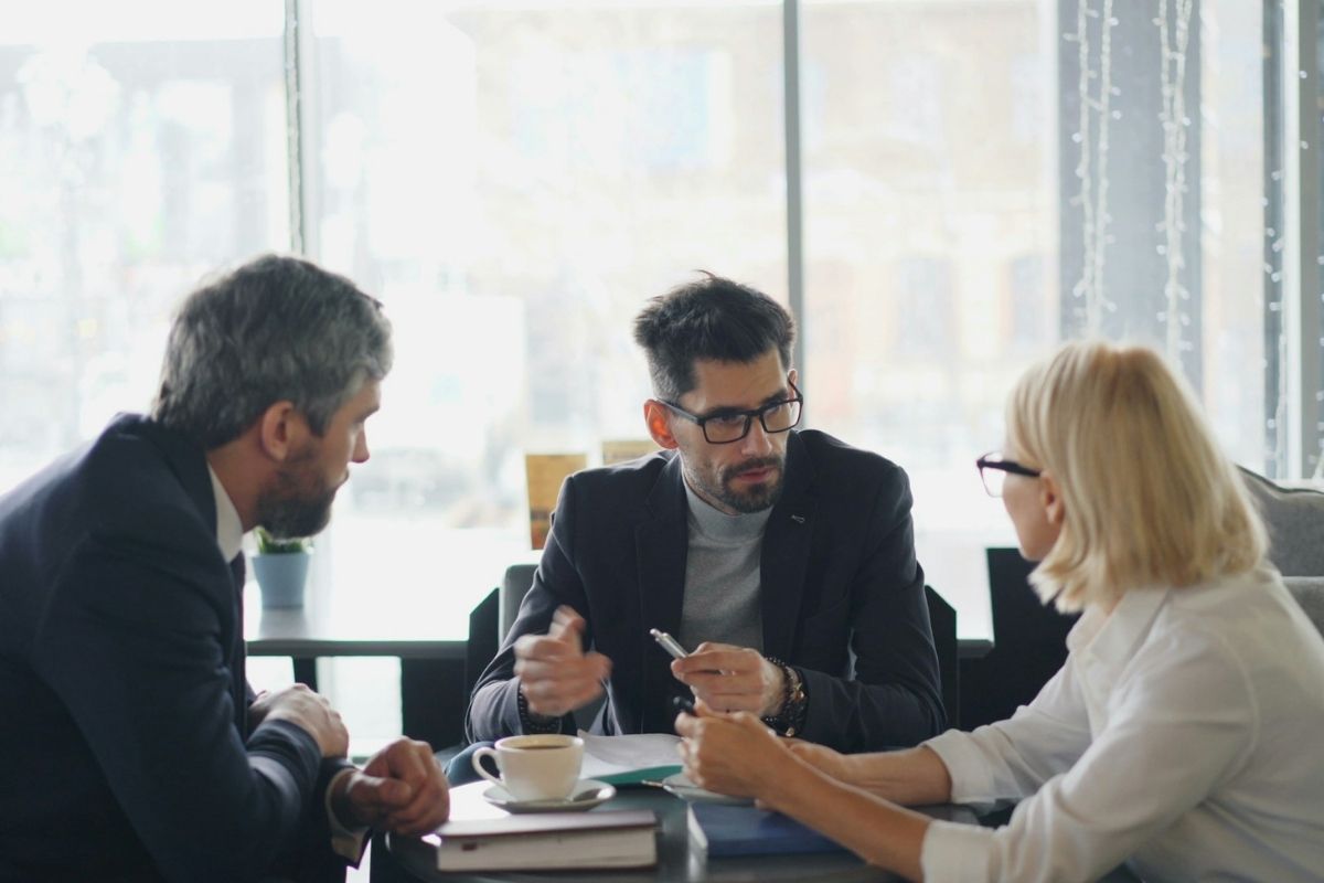 Worthwhile Outplacement 3 people sat in a office discussing