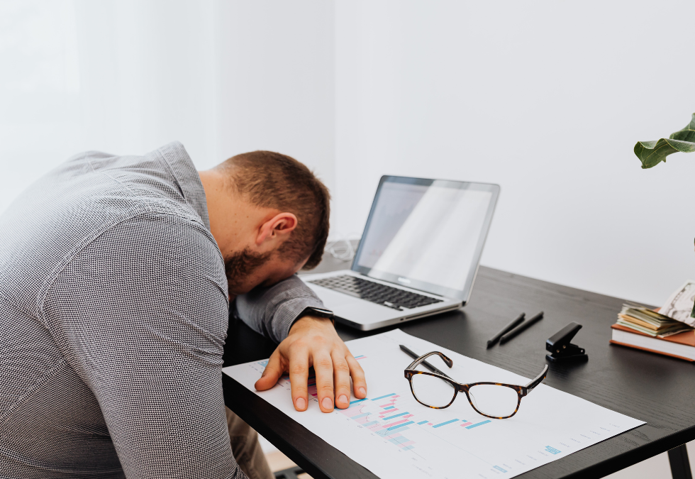 An employee experiencing a career plateau, symbolising stalled progression and reduced mobility.